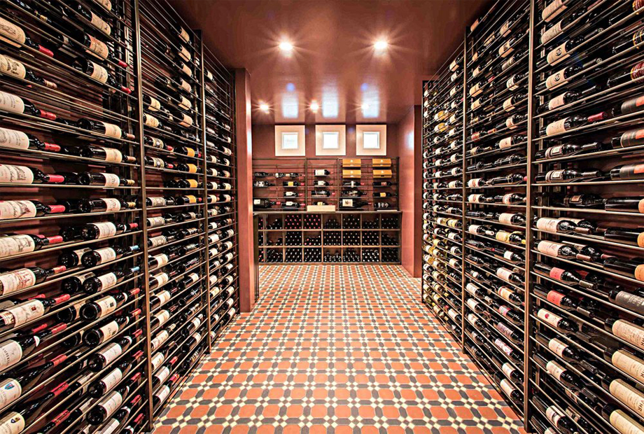 Welcome Summer with Wine – Here Are 4 Ideas For A Beachy Wine Cellar Design