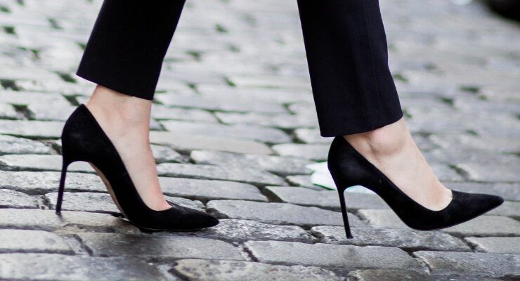 When to Wear Black Pumps?