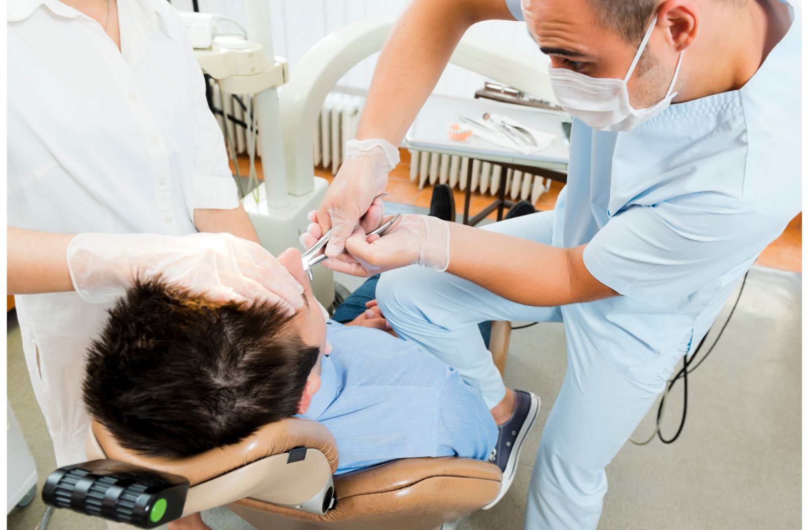 Tooth Extraction In London: The 6 Most Common Reasons Why Teeth Are Removed!