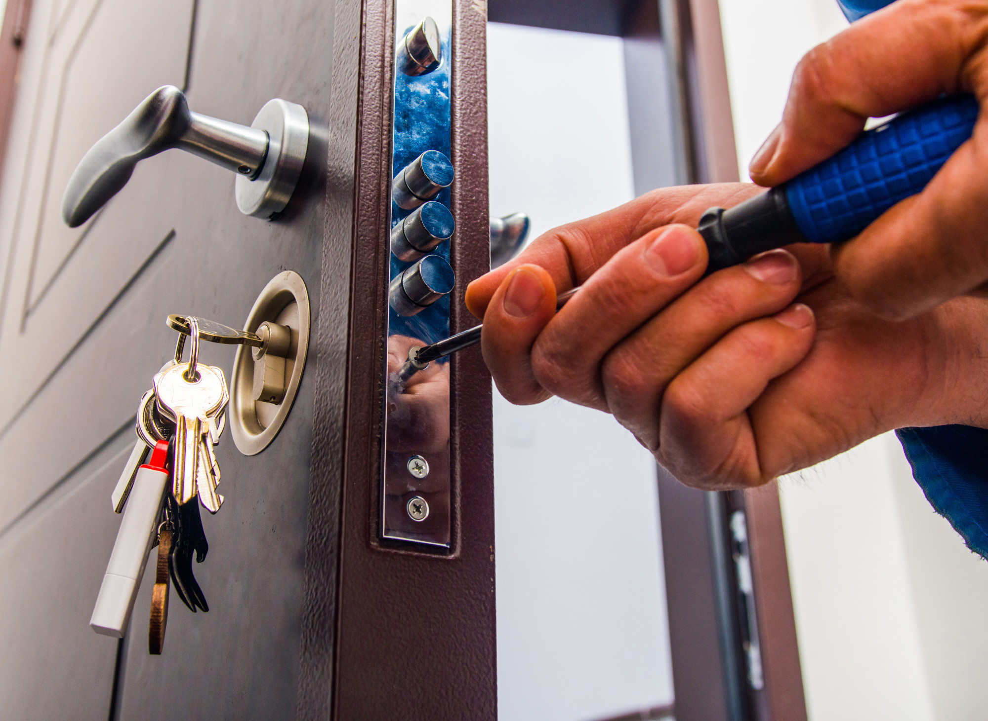 How to Hire Emergency Locksmith Services?