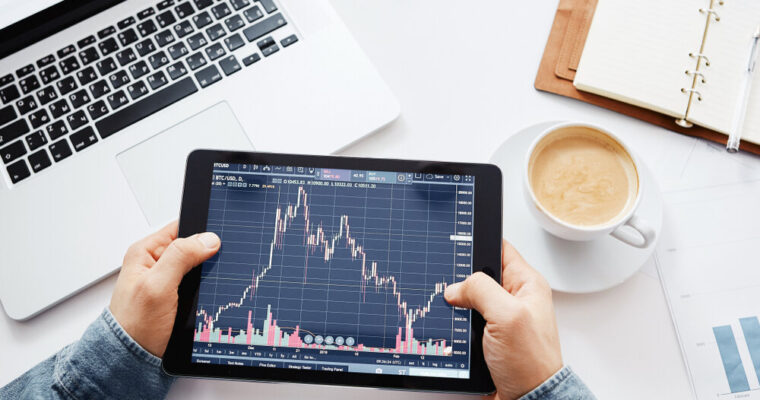 Online Trading: Why Should You Consider It? Are There Any Perks?