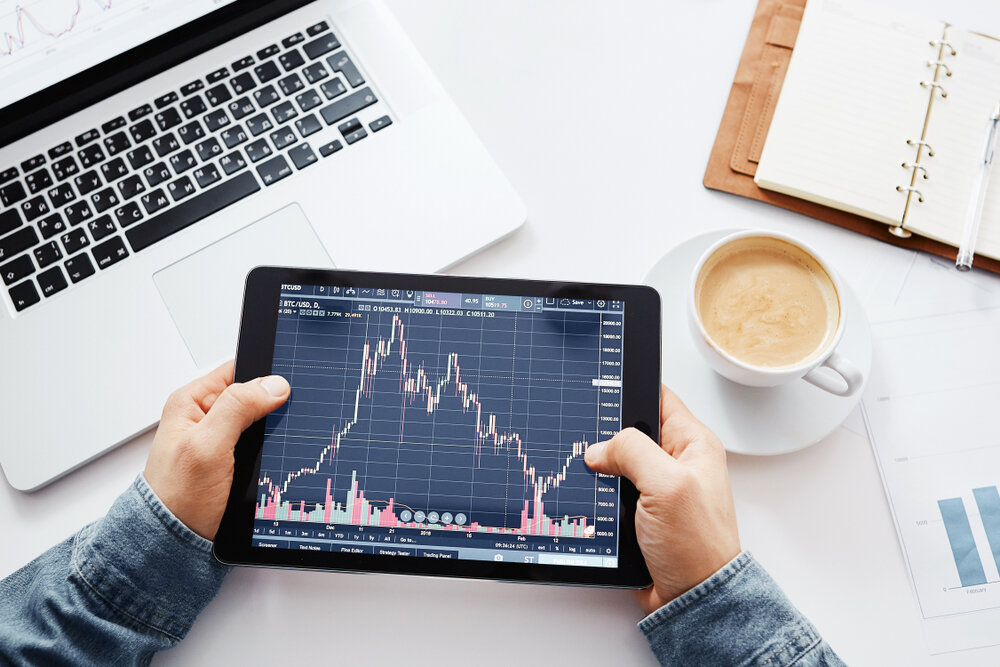 Online Trading: Why Should You Consider It? Are There Any Perks?