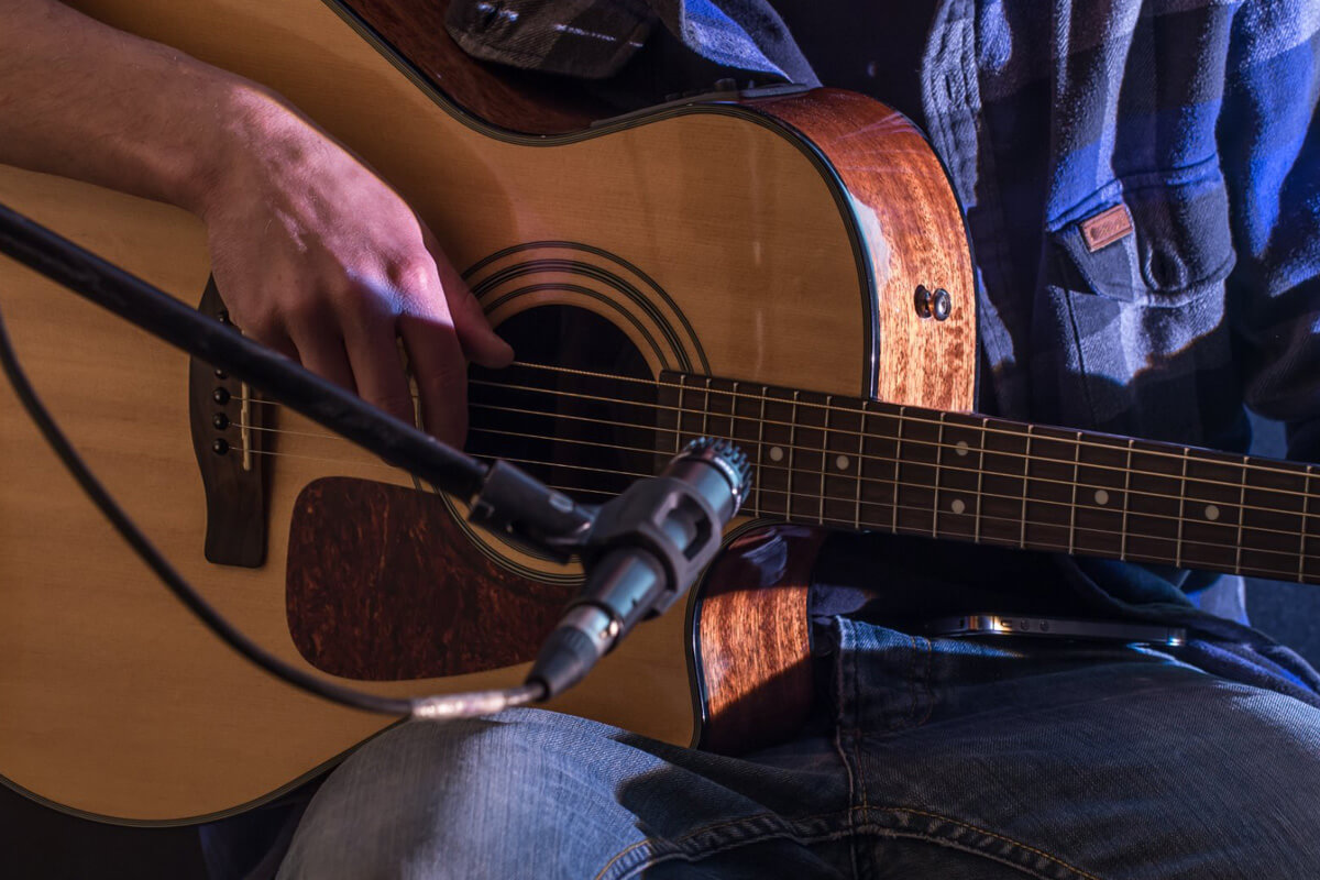 4 Easy Ways To Record Acoustic Guitar