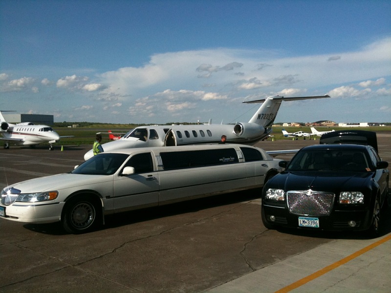 8 Reason Why Hire the Toronto Airport Limo Services