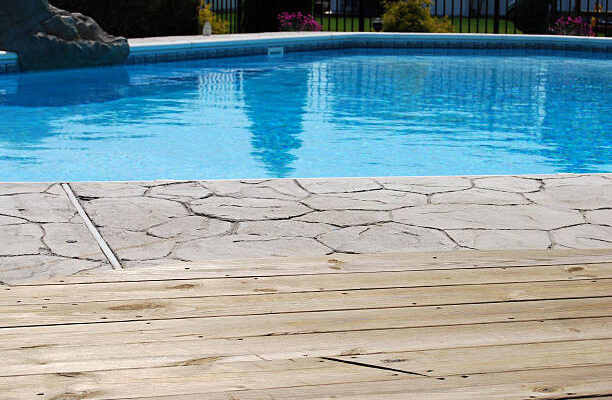 Vinyl Deck Railing on Your Pool Deck