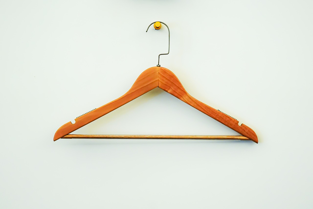 7 Main Reasons Why You Should Use Wooden Hangers For Clothes