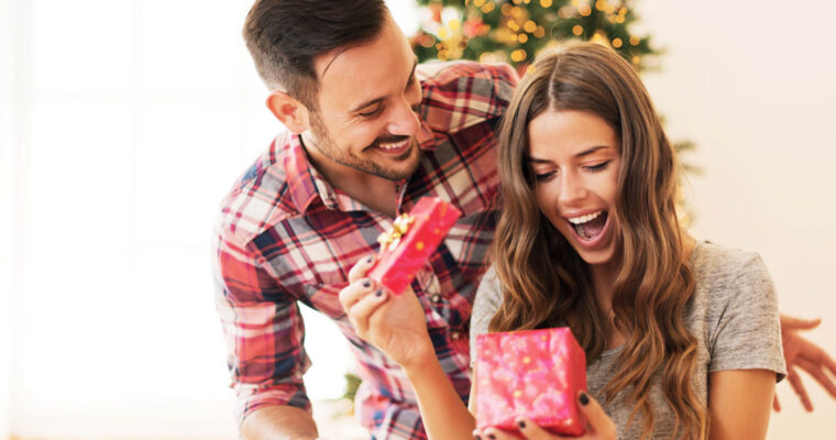 7 Best Ways To Surprise Your Girlfriend With No Reason