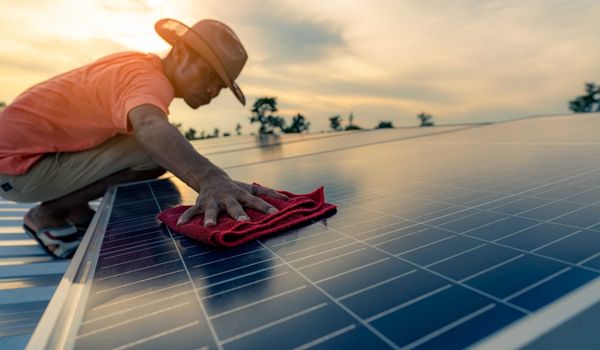 3 Things to Consider About Solar Panels Cleaning Services