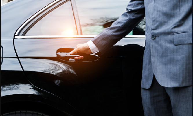 4 Vital Things To Consider Before You Book A Limo Service