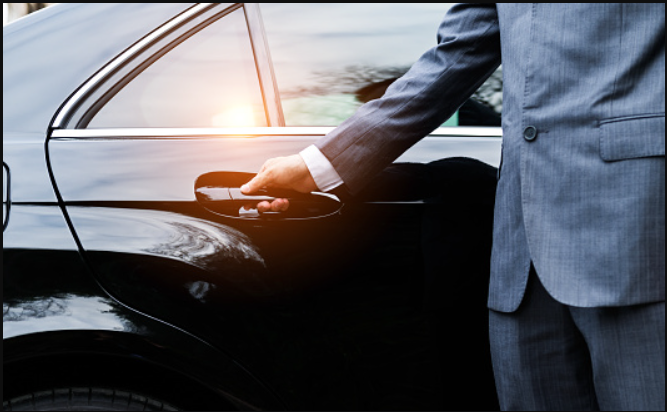 4 Vital Things To Consider Before You Book A Limo Service