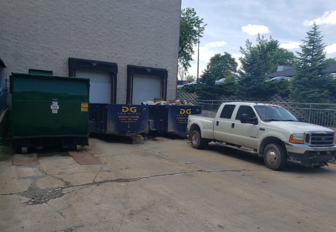 Why You Should Use A Commercial Dumpster Hauling Service