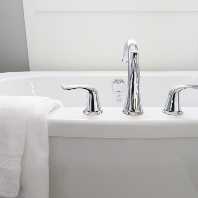 How to Choose the Right Bathroom Fitter for Your Home Renovation