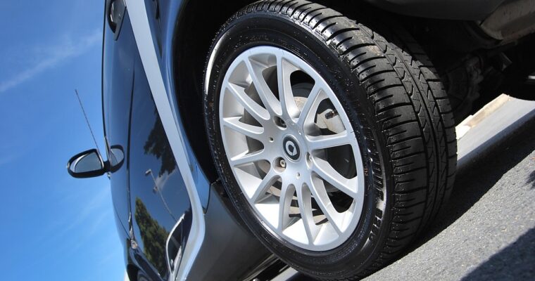 How To Recognize the Sign of Replacing Your Old Car Tyres?