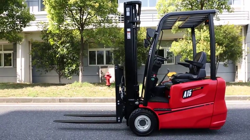 Advantages of 3-Wheel Electric Forklift