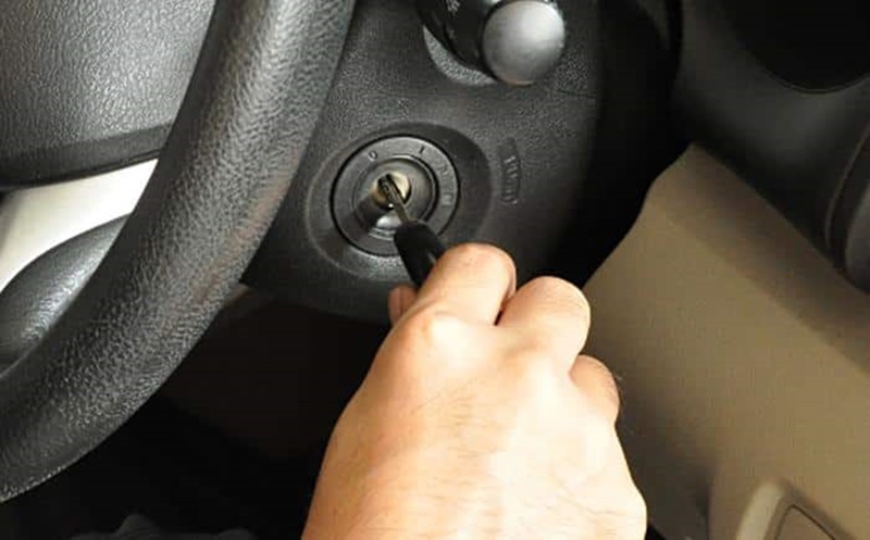 Potential Pros and Cons of Mobile Car Key Cutting Services